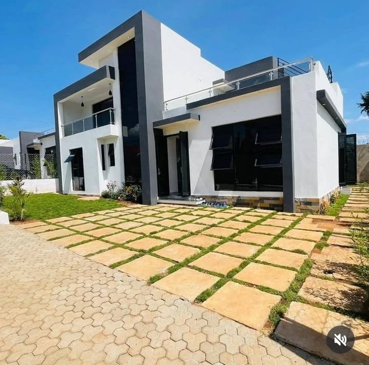 4-Bed Maisonette - Garden Court